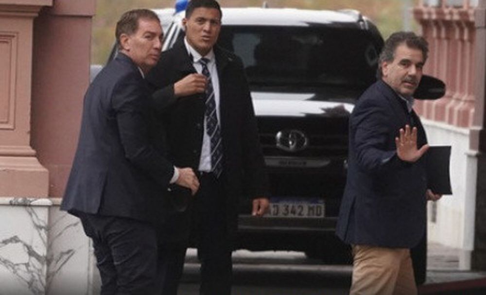 A PASO FIRME. Cristián Ritondo y Diego Santilli (PRO) llegan a la casa Rosada para sellar el acuerdo electoral con Karina Milei. Faltan los detalles técnicos.