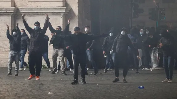 Italia intenta aplacar el gran malestar social por las medidas de restricción