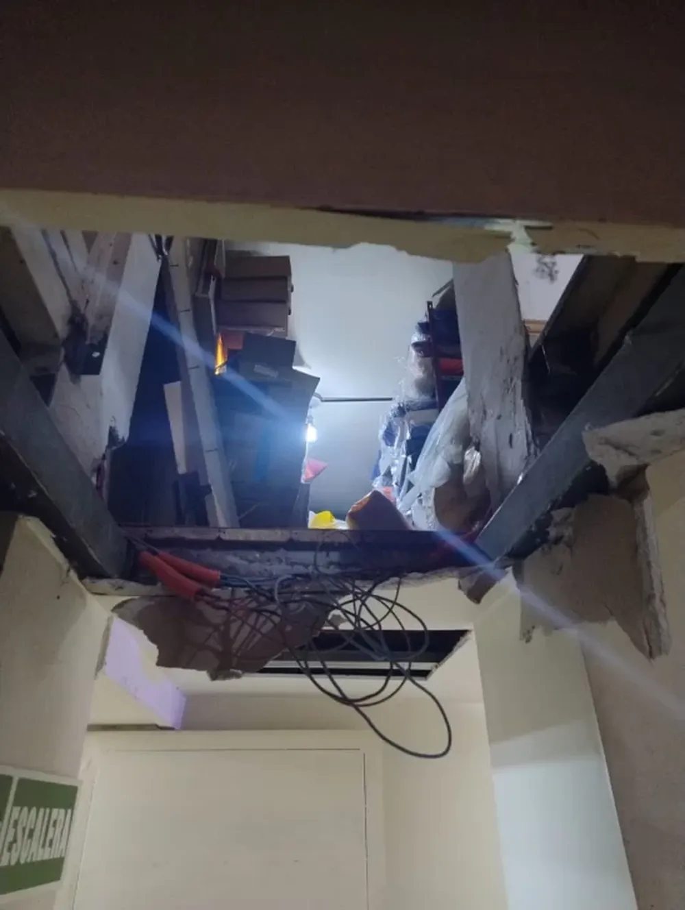 Cedió el entrepiso de una óptica y un empleado sufrió una caída: no presentó lesiones de gravedad