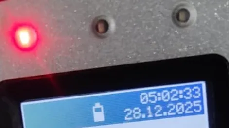 El alcoholímetro que marcó el exceso de la conductora.