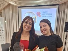 Edith Flores (a la izquierda) junto a Lucía Valero Edith Flores (a la izquierda) junto a Lucía Valero