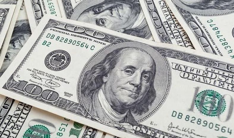 El dólar blue bajó $8 con respecto a la cotización de apertura