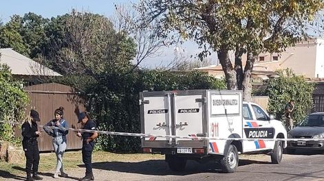 Un joven motociclista murió al impactar contra un árbol