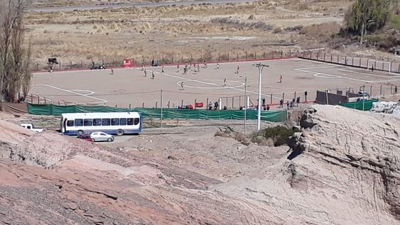 Sueño. Hace veinte años atrás, Los Coloraditos era lomas y sueños de su gente. Hoy con cancha propia apunta al crecimiento.