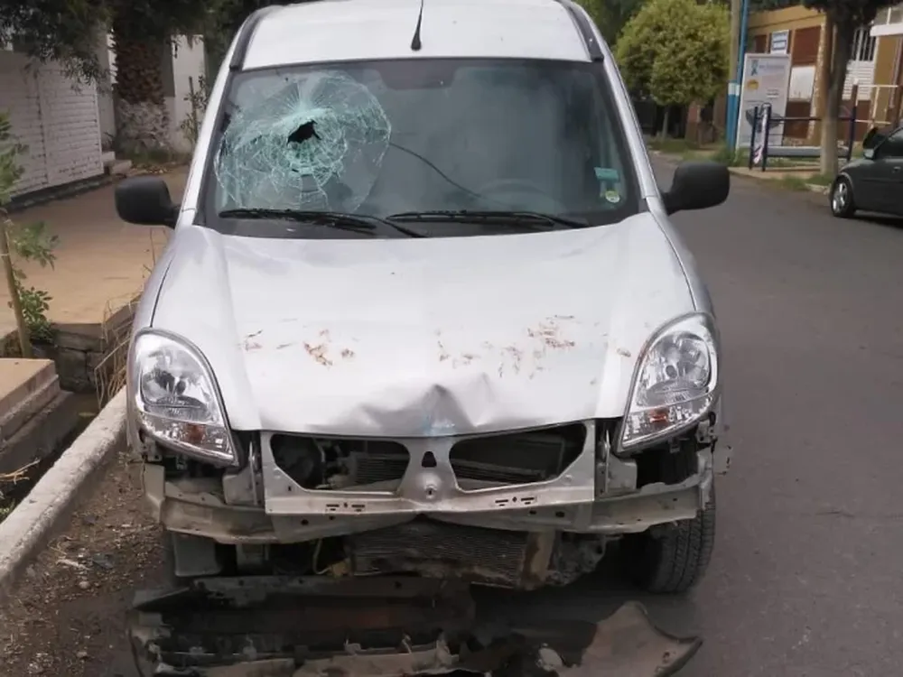 Estrellaron su utilitario y quisieron huir: estaban ebrios y el vehículo sin papeles