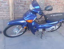 La moto que intentó robar una pareja en Pocito. La moto que intentó robar una pareja en Pocito.