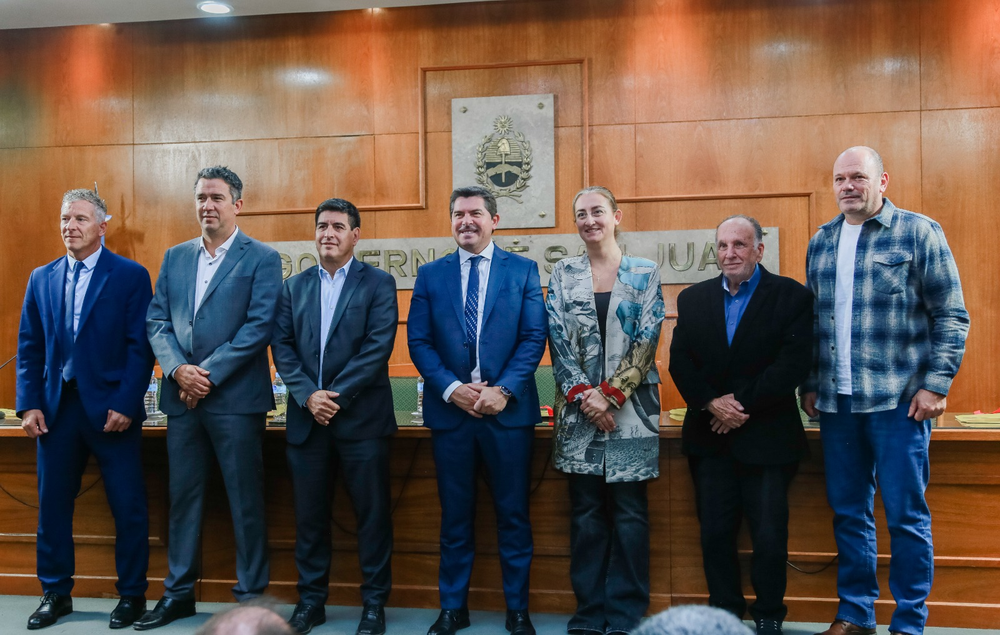 El gobernador Marcelo Orrego presentó el Desafío Ruta 40.