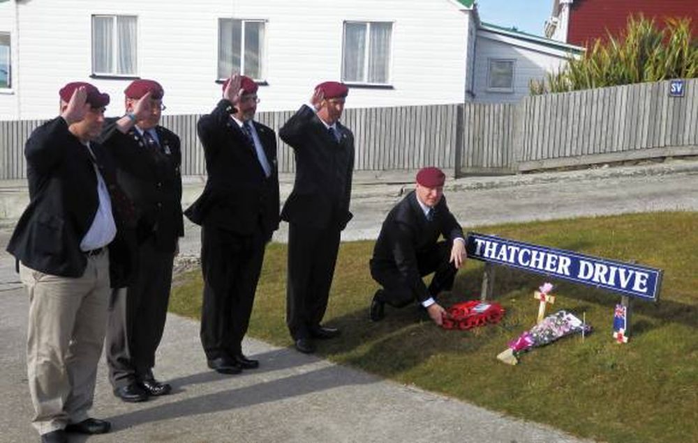 Hundir al Belgrano,  la frutilla del postre