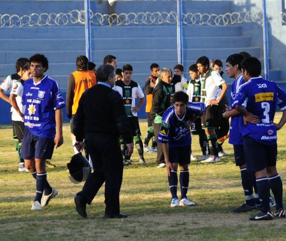 Unión terminó goleando en el suspendido