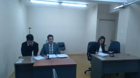 Federico Martínez y Franco Rodríguez (de Fiscalía) y Maira Elías, representante de la Defensa Oficial. Fiscalía logró que ordenaran capturar a los sospechosos.
