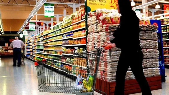 Nación autorizó a Camioneros a revisar los precios en los supermercados