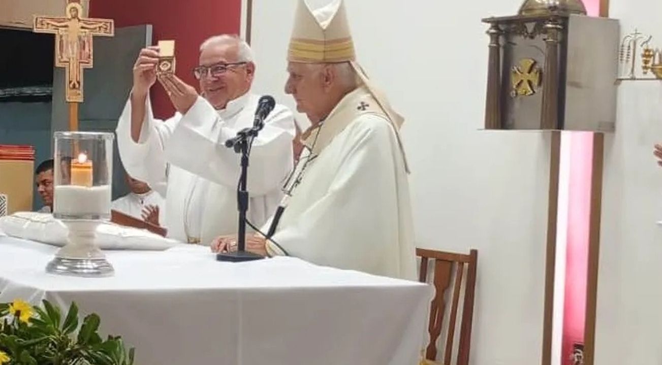 Las reliquias del Cura Brochero que recibió el padre José Fuentes, del Centro Evangelizador Cura Brochero, se trata de un trocito de hueso del Santo, Las reliquias del Cura Brochero que recibió el padre José Fuentes, del Centro Evangelizador Cura Brochero, se trata de un trocito de hueso del Santo,