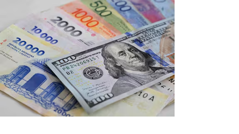 Argentina modificaría su política cambiaria para permitir un peso más débil después de las elecciones de mitad de mandato de este mes, dijeron analistas e inversores. Además advierten que la actual banda de flotación es insostenible y que el apoyo de Estados Unidos sólo serviría para ganar tiempo.