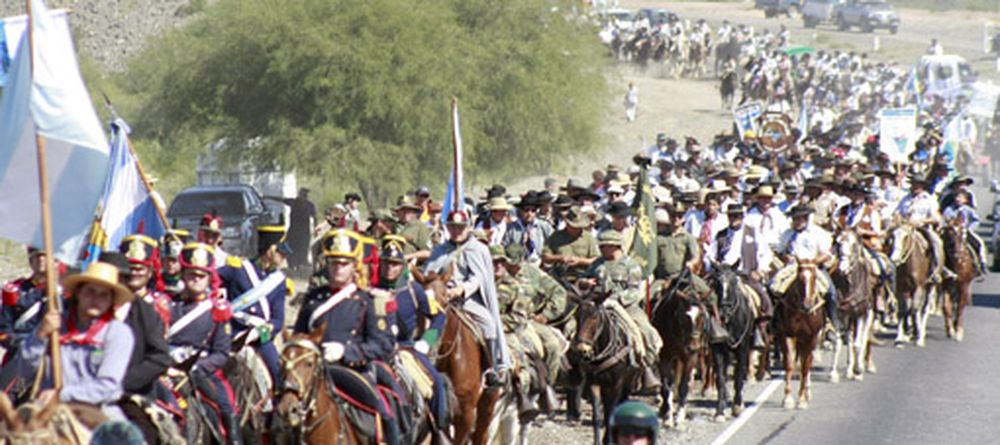 Cabalgata: Miles de jinetes llegaron a la Difunta