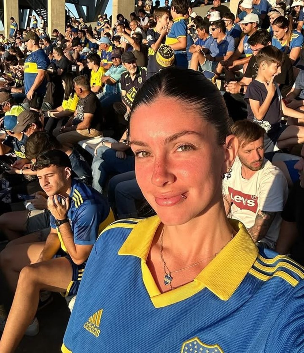 Daniela, la hincha xeneize que se hizo viral por su coqueteo con un periodista, evidencia su fanatismo por el club. | Foto: Instagram