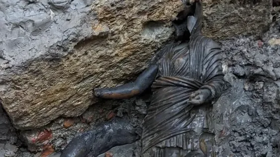 Hallan 24 estatuas de bronce de 2.300 años