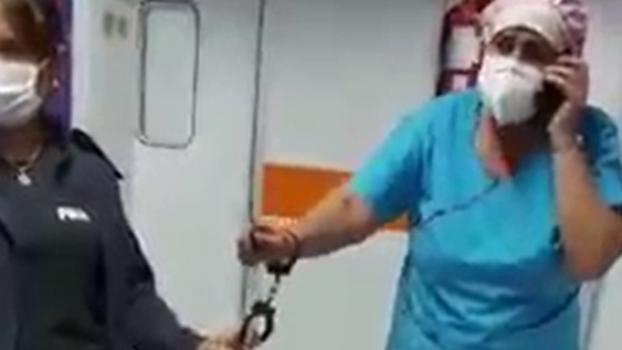 La enfermera arrestada en Longchamps: “Prioricé la vida y me pusieron las esposas”