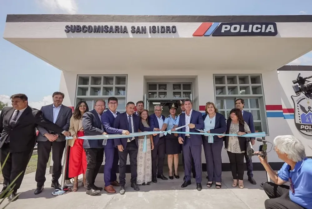 Orrego inauguró una nueva subcomisaría en Villa San Isidro, San Martín