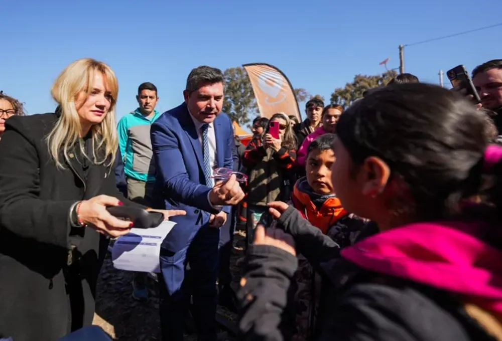 Orrego encabezó un nuevo operativo San Juan Cerca en Caucete junto al Tren de Capital Humano
