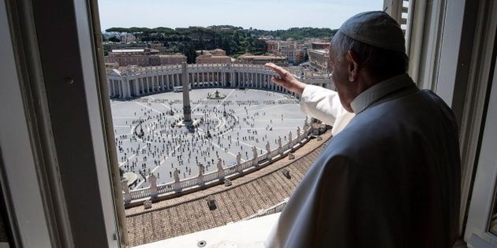 Con el regreso de los fieles, Francisco pidió “la victoria de la humanidad sobre la enfermedad”