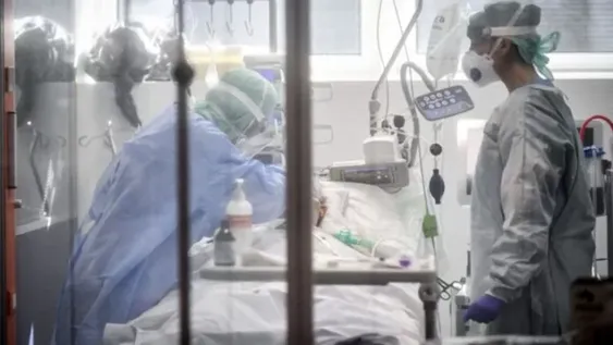 Por orden judicial, aislan y testean a contactos estrechos de la médica infectada