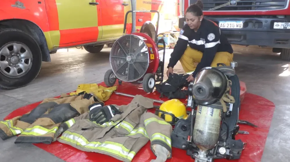 COMPARTIR. Las primeros equipos y herramientas que recibieron en donación los Bomberos de Chimbas se distribuyeron entre diferentes cuarteles de San Juan.