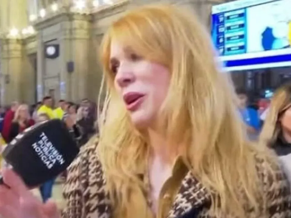 Lilia Lemoine fue agredida en la calle y le robaron el celular