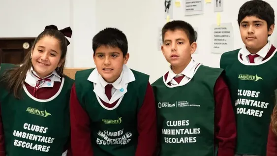 Chicos ambientalistas comprometidos