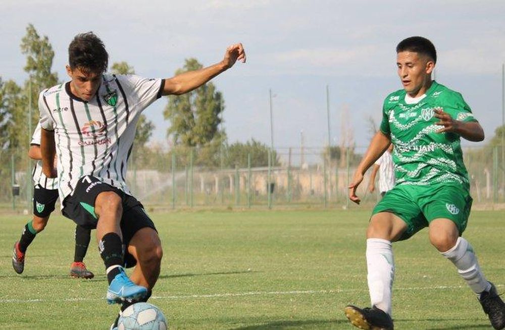 Desamparados aprovechó un penal y se adueñó del clásico local frente a San Martín