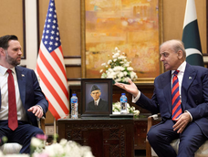 Estados Unidos e Irán buscan llegar a un acuerdo para ponerle fin al conflicto. Estados Unidos e Irán buscan llegar a un acuerdo para ponerle fin al conflicto.