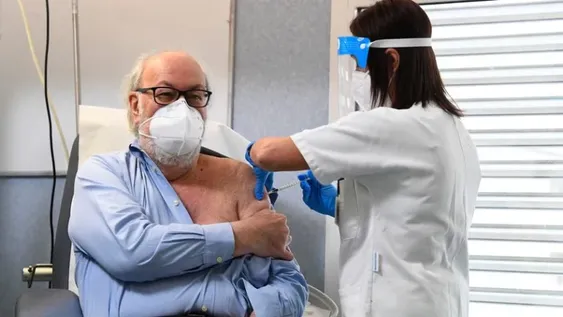 Italia no descarta la vacunación obligatoria contra el Covid “para algunas categorías”