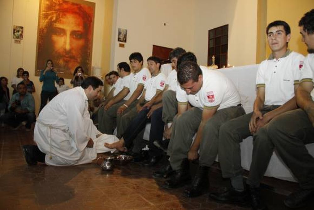 Un lavado de pies emotivo y familiar