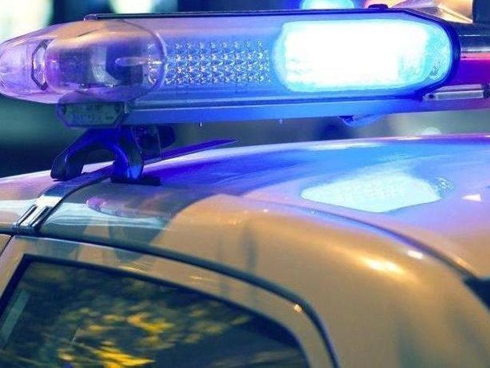 Entre varios atacaron a un hombre para robarle la billetera: uno fue detenido al esconderse en una casa