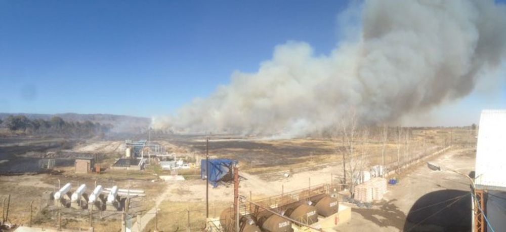 Un voraz incendio en San Martín casi afecta una bodega