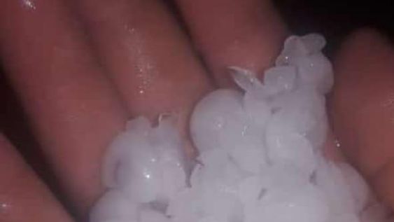 La tormenta llegó con todo: granizo, actividad eléctrica y abundante caída de agua