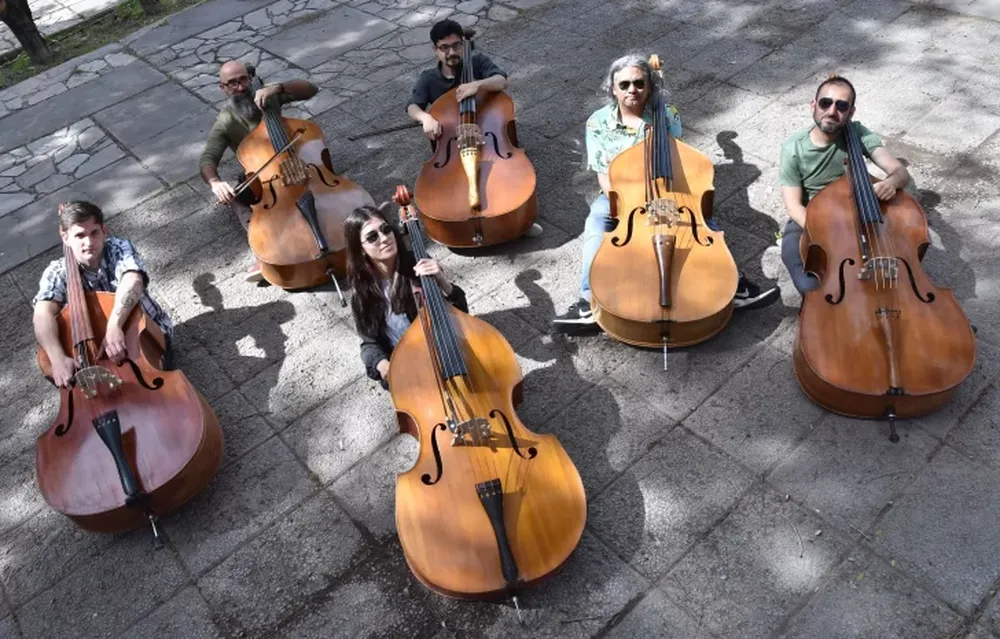 Seis contrabajos de estreno