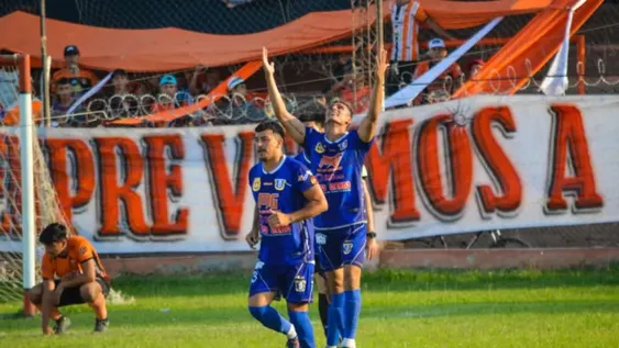 Unión y Peñaflor, adentro