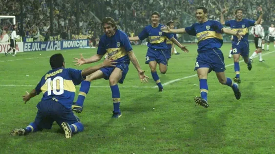 El “muletazo” de Palermo y el caño a Yepes cumplen dos décadas