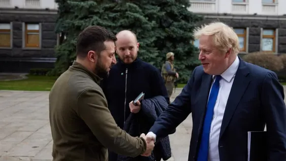 Boris Johnson se reunió con Zelenski en Kiev en una visita no anunciada