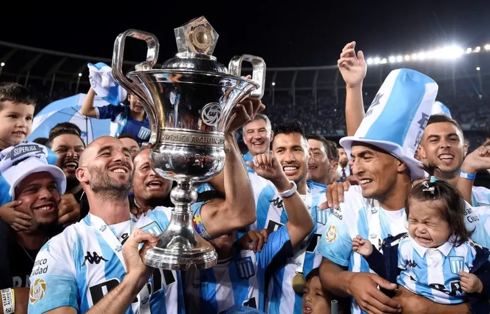 Racing celebró el campeonato con sus hinchas