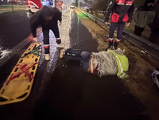 el dramatico pedido de la familia de un motociclista atropellado que lucha por su vida: lo dejaron tirado bajo la lluvia