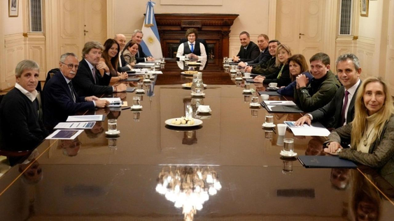 Javier Milei volverá a reunir a sus ministros en Casa Rosada para ordenar las próximas prioridades políticas y económicas.