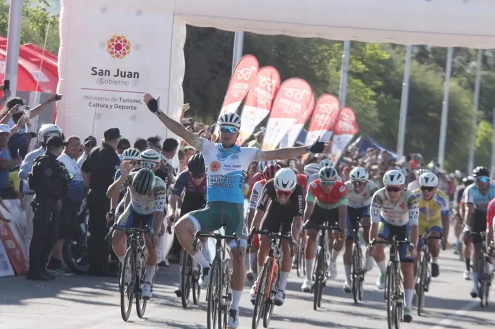 Cobarrubia, fiel a su estilo, se impuso en la Ruta del Sol: una etapa acortada y con final accidentado