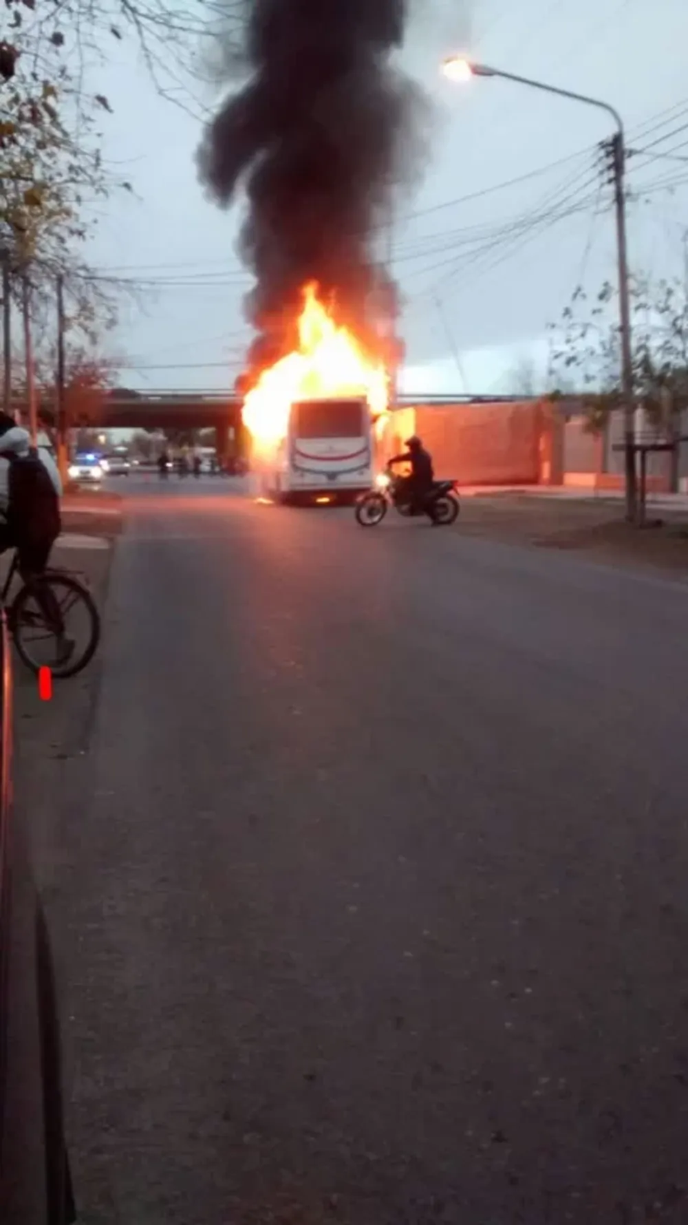 Temor por el incendio de un colectivo