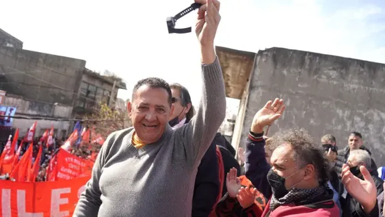 Marcha tras libertad de D”Elía: cortó su tobillera electrónica