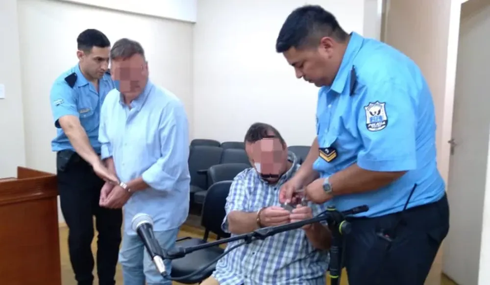 LOS HERMANOS fueron detenidos el miércoles pero ayer recuperaron su libertad. Igual, están imputados. Entre las pruebas que restan, está la declaración de la mujer con el sistema de Cámara Gesell.