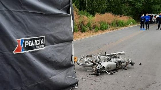 Identificaron al motociclista que murió al sobrepasar una camioneta y chocar un camión de frente