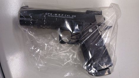temor en una escuela de capital: un alumno de 11 anos ingreso al aula con un arma de aire comprimido
