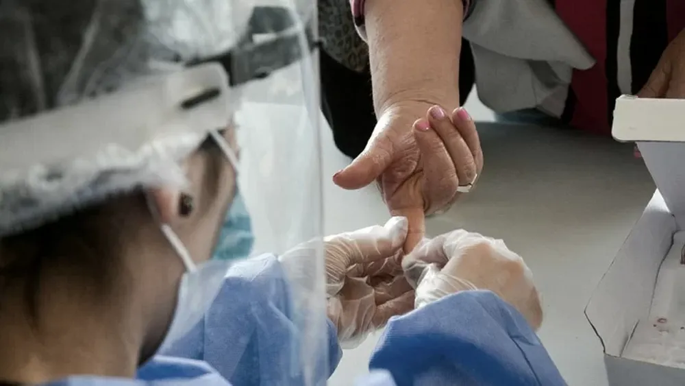 Llegaron al país 2,2 millones de test para la detección rápida de coronavirus