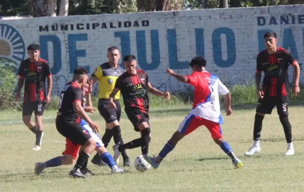 Visitante. Unión Deportiva La Chimbera se hizo fuerte en cancha de Fiorito y venció a Defensores del Chaparro por la Copa de Campeones.